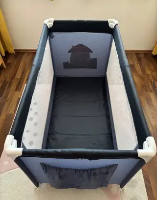 Cestovní postýlka