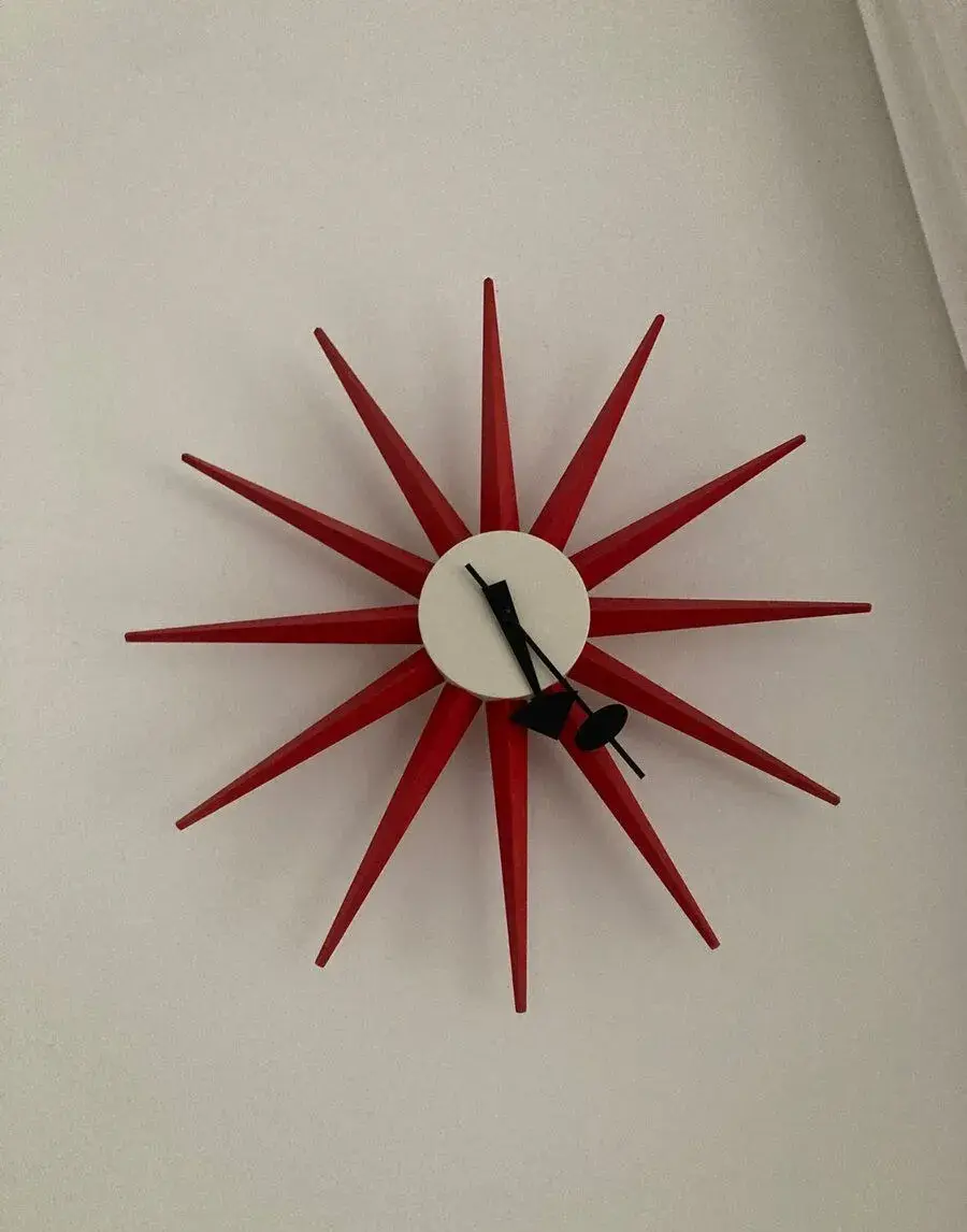 Nástěnné hodiny Vitra Sunburst Clock červené, ø 47 cm