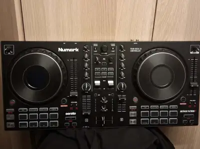 DJ kontroler Numark Mixtrack Pro FX