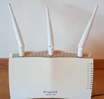 Draytek Vigor 2110n Broadband Firewall VPN Router s WI-FI U