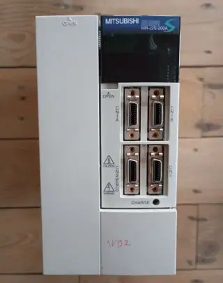 Výkonný servo zesilovač Mitsubishi MR-J2S-200A
