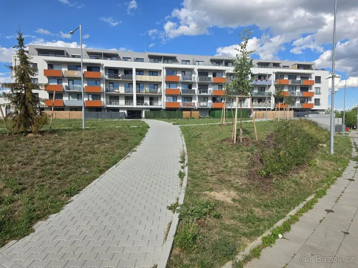 Pronájem garážového stání 13 m2, Aloise Rašína, Olomouc - Ře