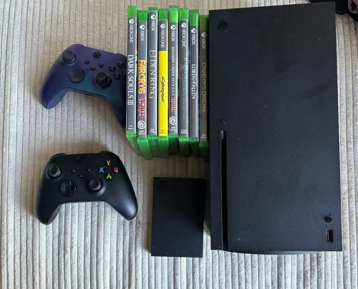 Xbox series x 1TB + hry + 2 ovladače