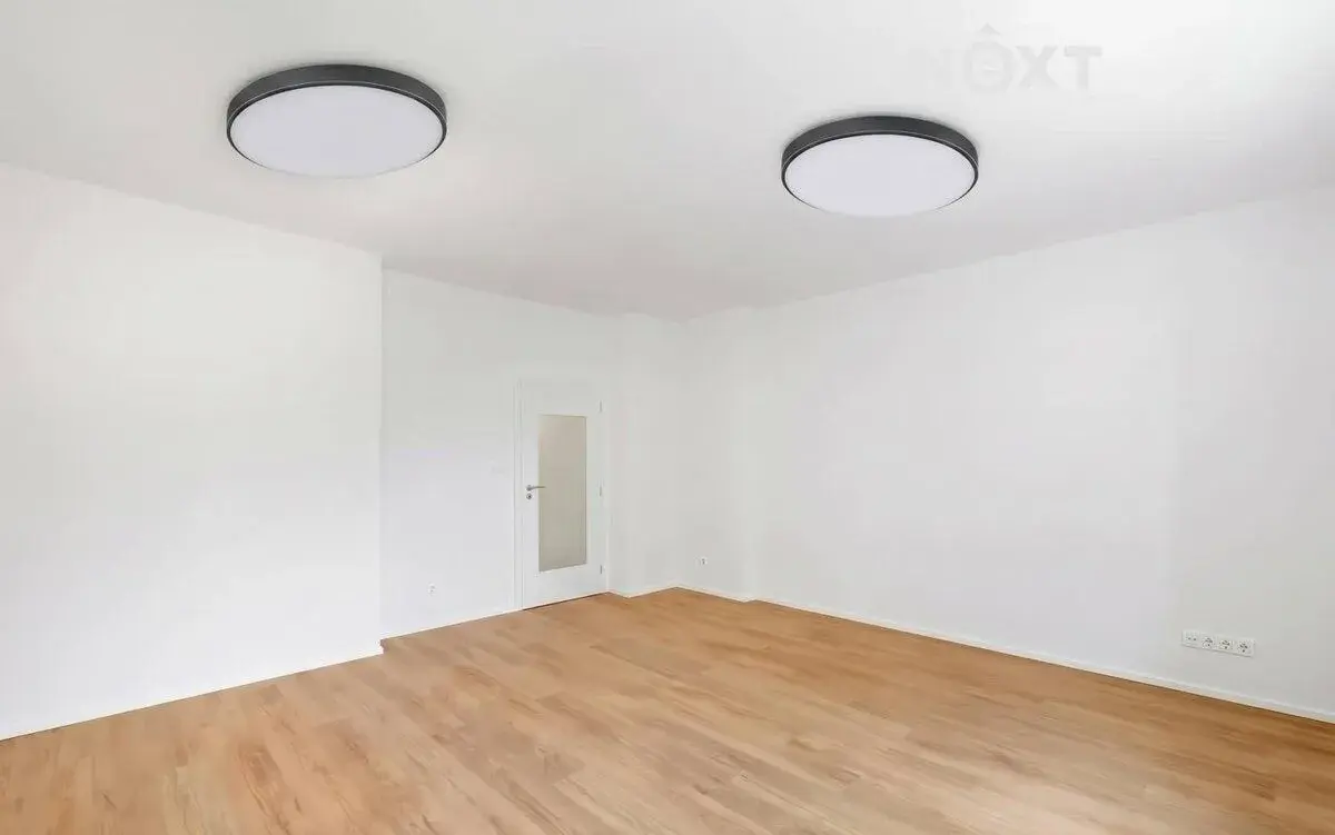 Prodej komerční Kanceláře, 33㎡