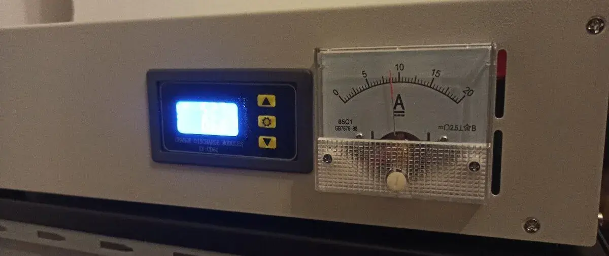 Nabíječka 48V/pro ostrovní elektrárna hybridní elektrárna