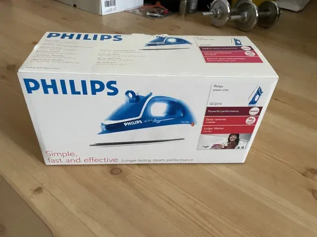 Žehlička parní-napařovací; steam iron- Dampfbügeleisen.