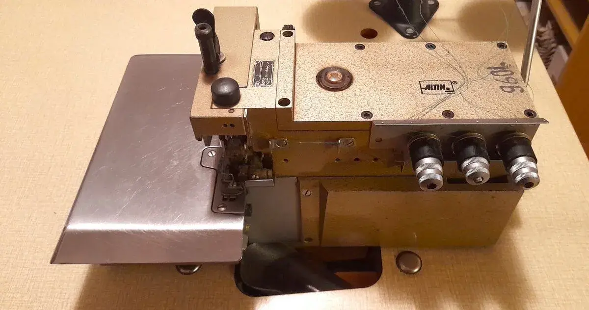Průmyslový overlock TEXTIMA ALTIN (šicí stroj / 3-nitný)