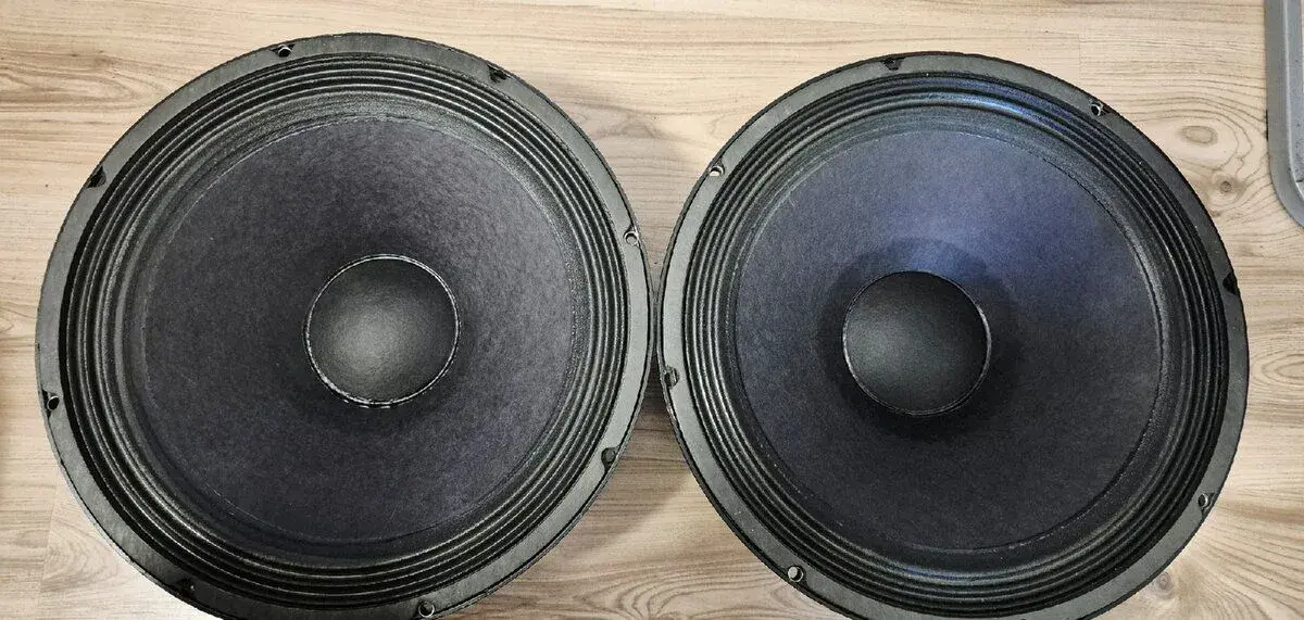 Reproduktory e v