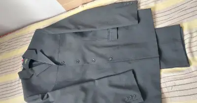 Oblek tmavý černý pro vysokou osobu