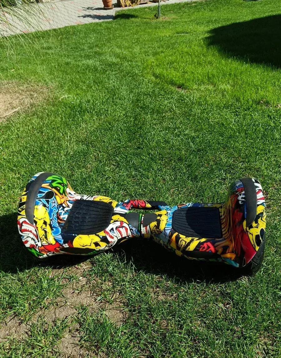 Stylový hoverboard / kolonožka s graffiti motivem