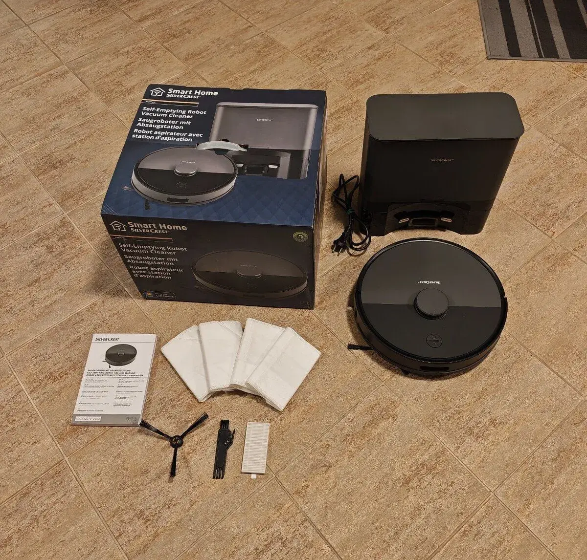 Robotický vysavač Silvercrest SSR AA1 s odsávací stanicí