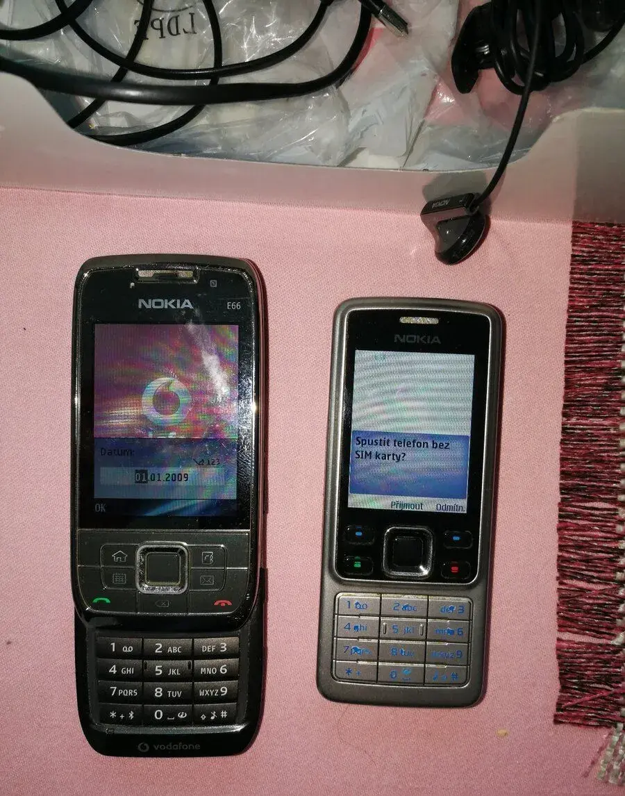 Nokia 6300 a E66