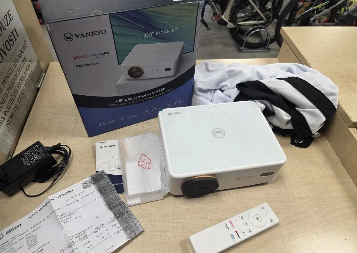 Projektor Vankyo Leisure 570B, komplet, záruka
