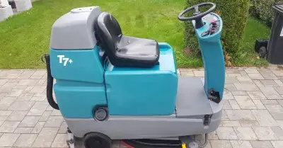 Podlahový mycí stroj Tennant T7+