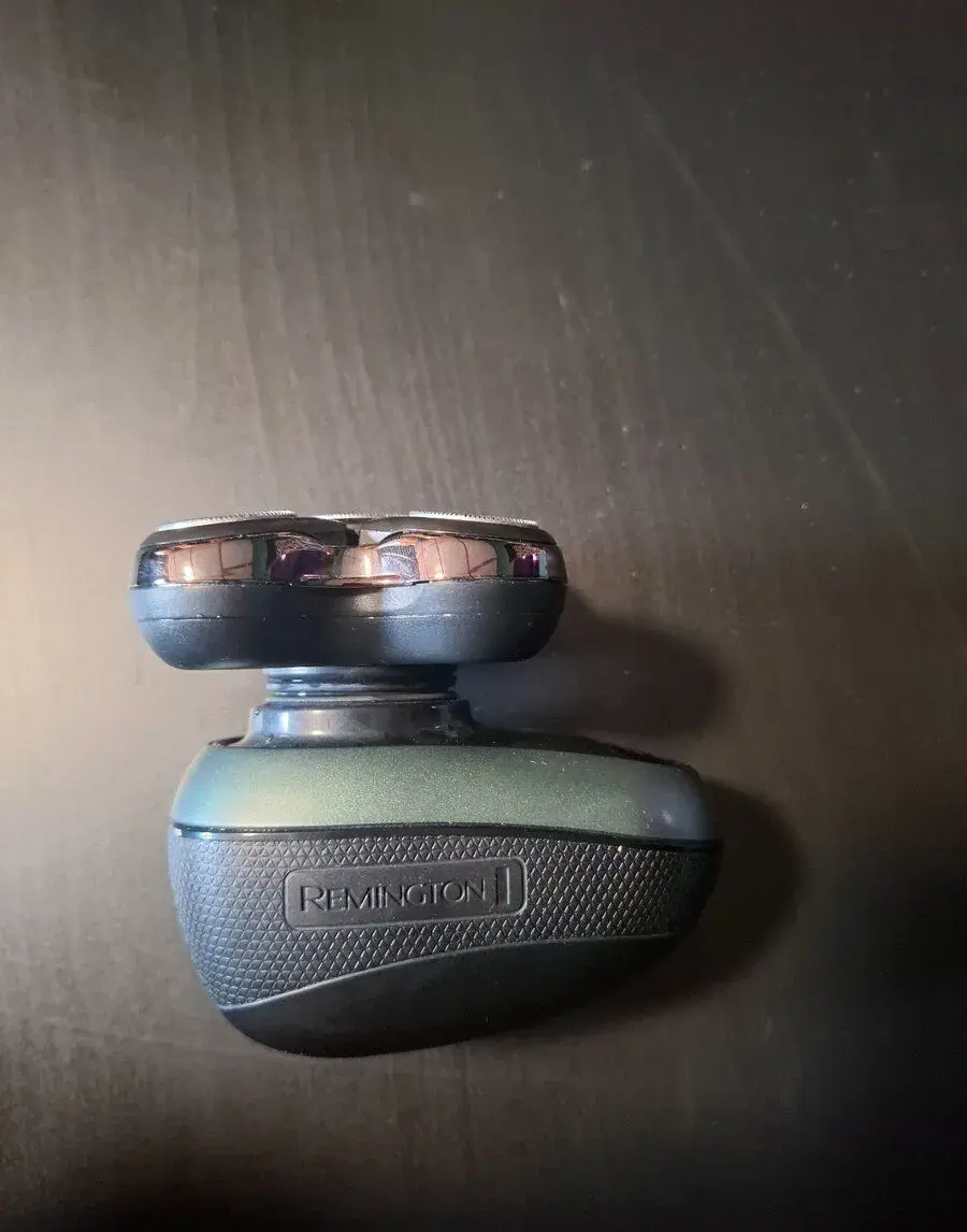 Holicí strojek Remington RX7 XR1600