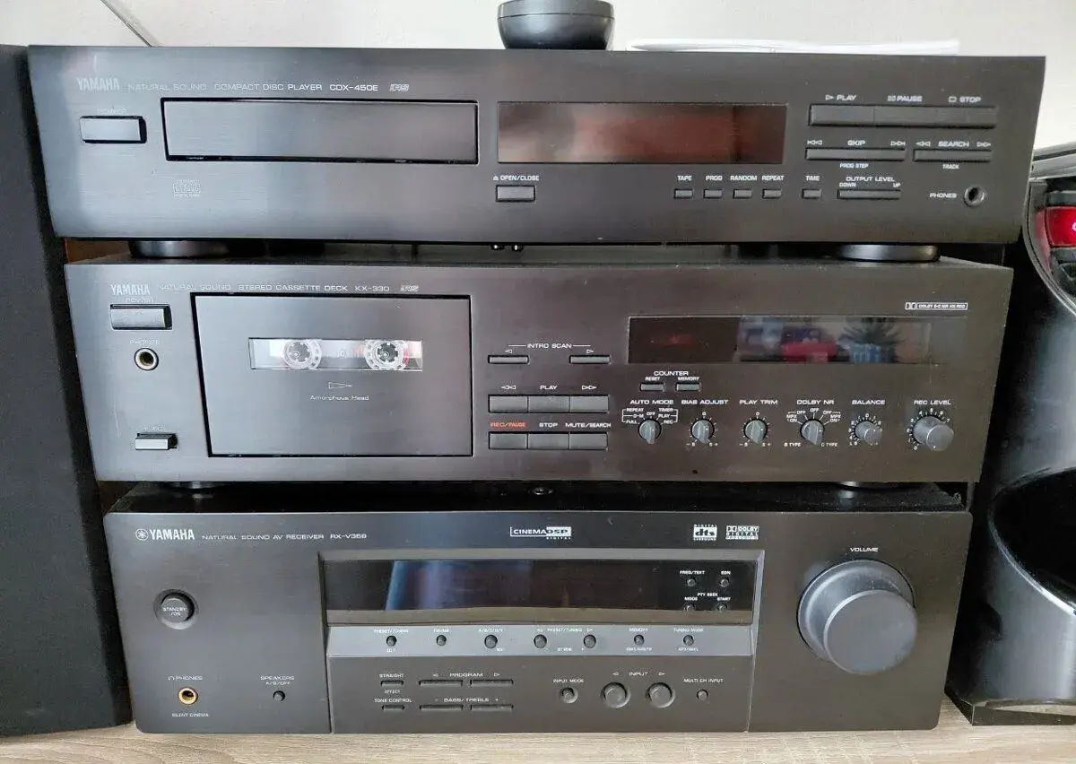 Sestava Yamaha. 3 komponenty