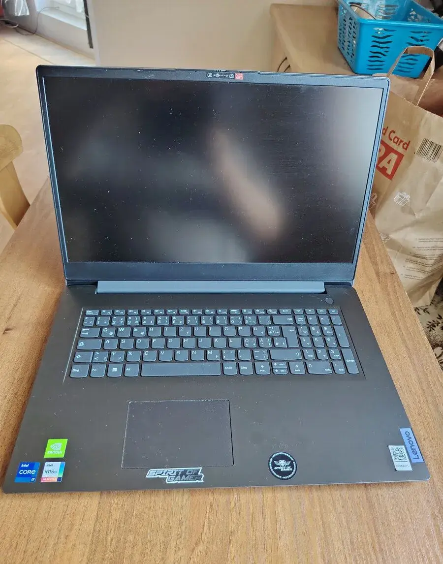 Lenovo V17 G2 ITL