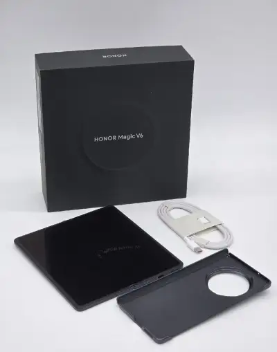 HONOR Magic V6 16GB/512GB – záruka 11 měsíců, stav