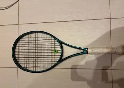 Tenisová raketa Wilson Blade V9