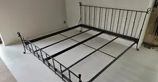 Kvalitní designová manželská kovová postel 210x200 cm