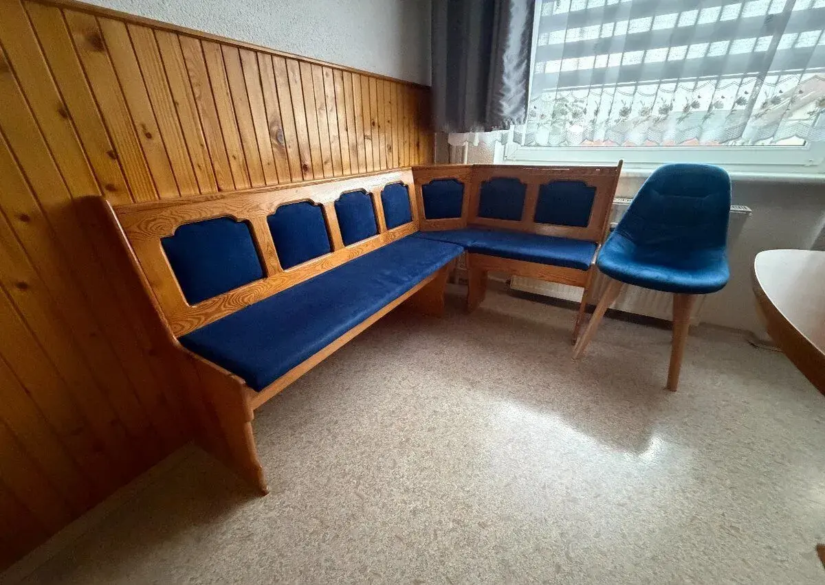 Rohová lavice s úložným prostorem