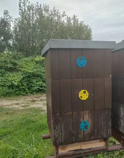 Včelí úly zateplené,stojany na úly