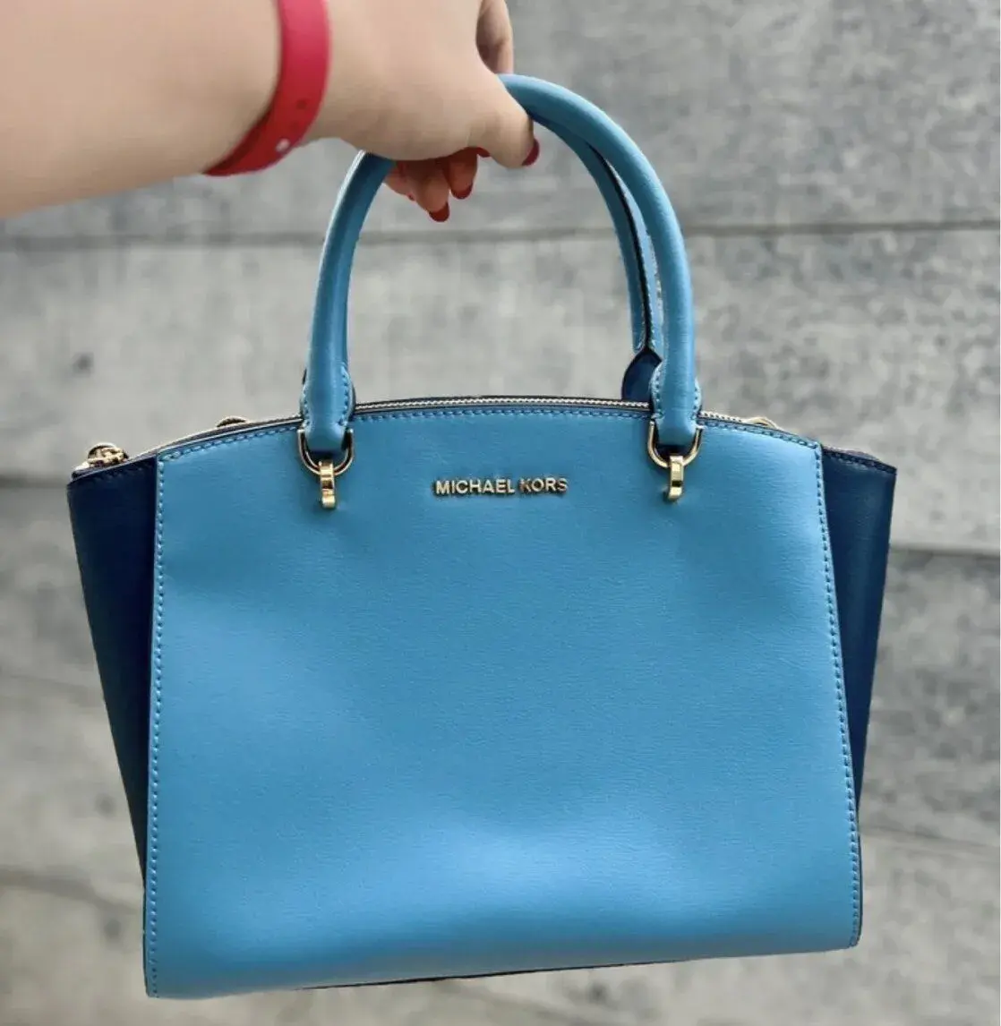 Modrá kabelka Michael Kors