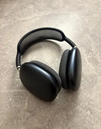AirPods Max USB-C, temně inkoustová, použité - jako nové