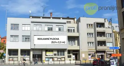 Pronájem reklamní plochy 9,9 × 2,5 m – centrum Holešova
