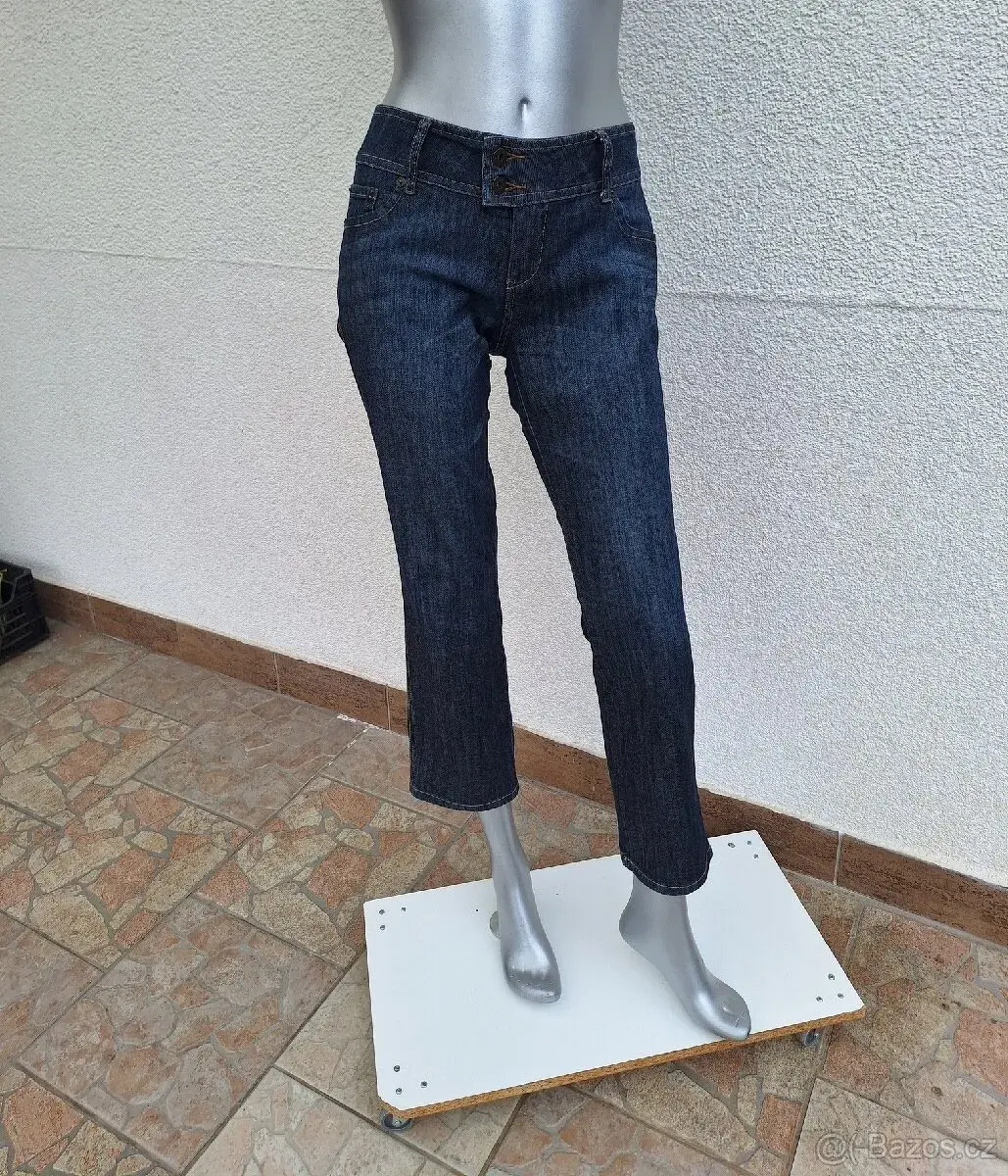 DÁMSKÉ DŽÍNY GUESS JEANS vel. 30 (cizí označení)
