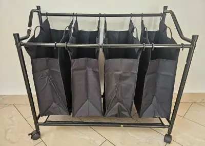 Nový mobilní koš na prádlo