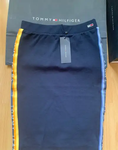 Nova sukne Tommy Hilfiger velikost XS(34-36)