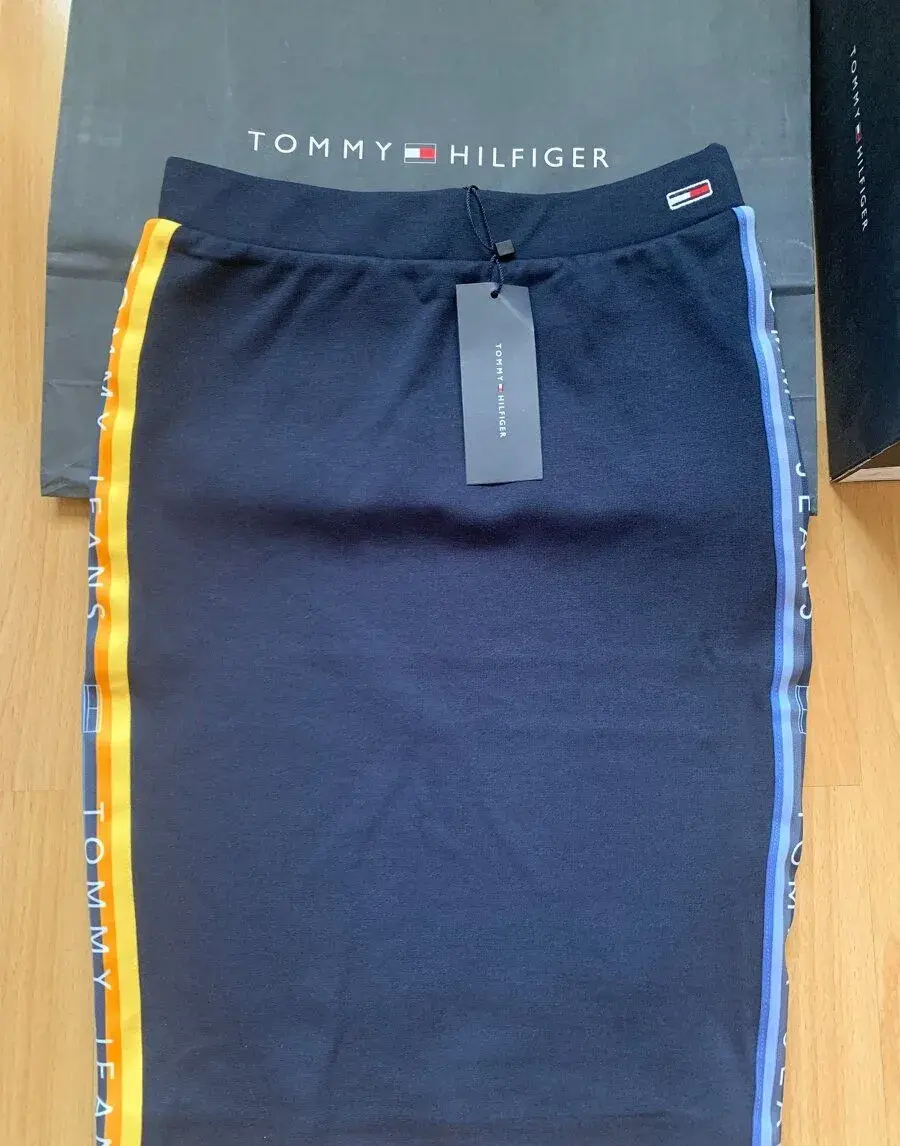 Nova sukne Tommy Hilfiger velikost XS(34-36)