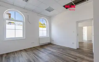 Pronájem ordinace s bytem 3+1, Nový bor - centrum