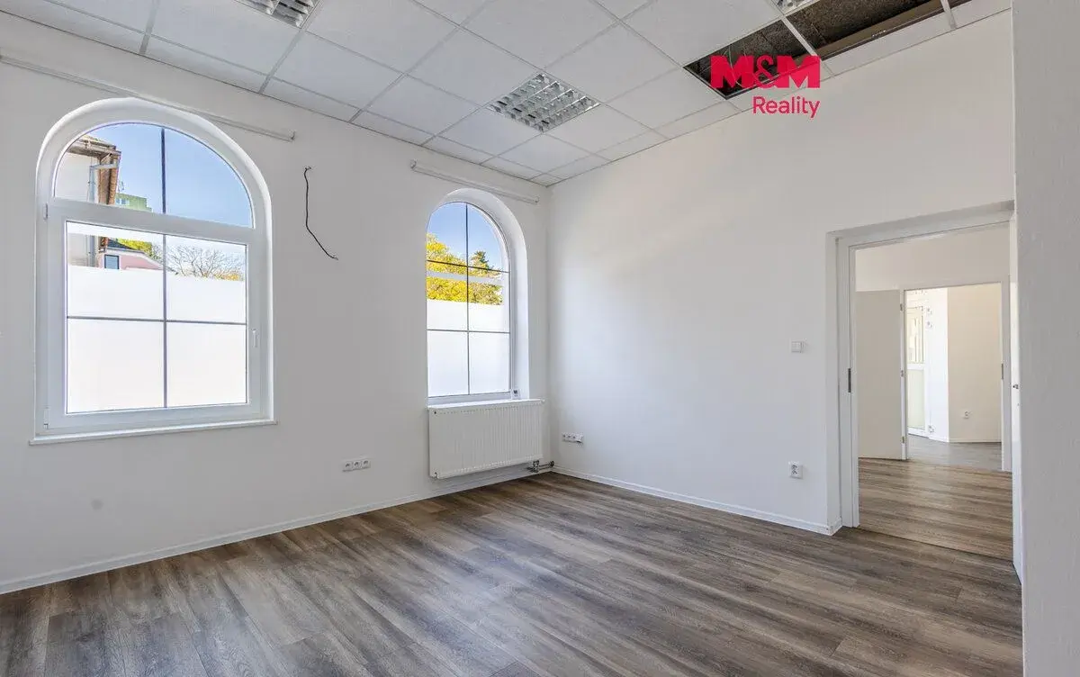 Pronájem ordinace s bytem 3+1, Nový bor - centrum