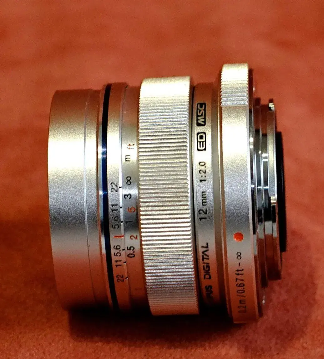 Olympus M Zuiko Digital 12 mm F 2 MFT