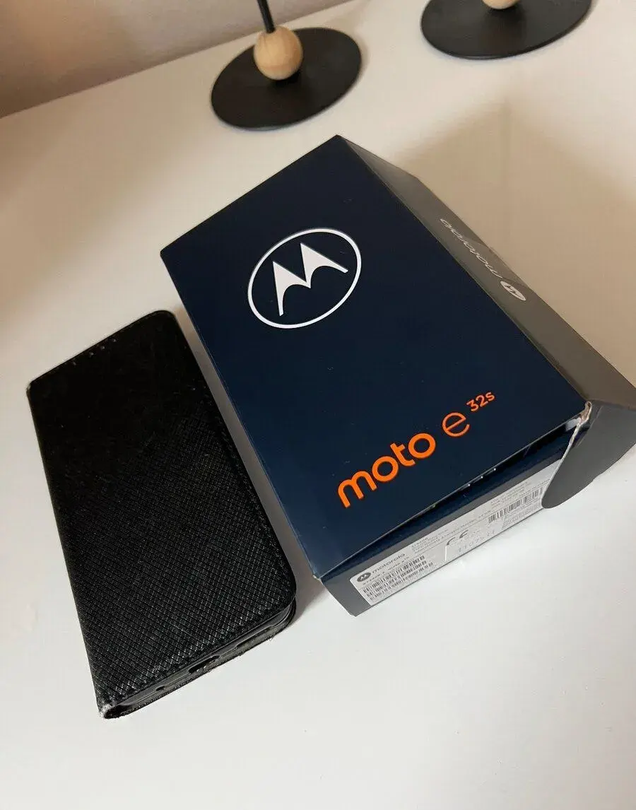 Mobilní telefon Motorola Moto E32s