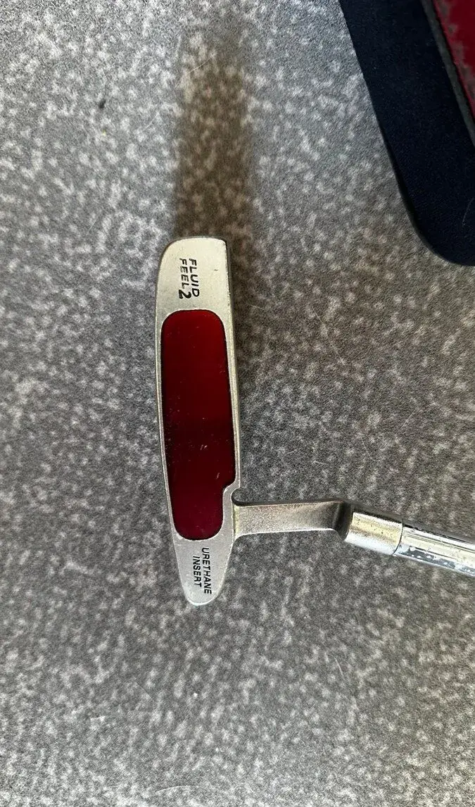 Golfový putter Wilson Deep Red Fluid Feel 2 + kryt hlavy