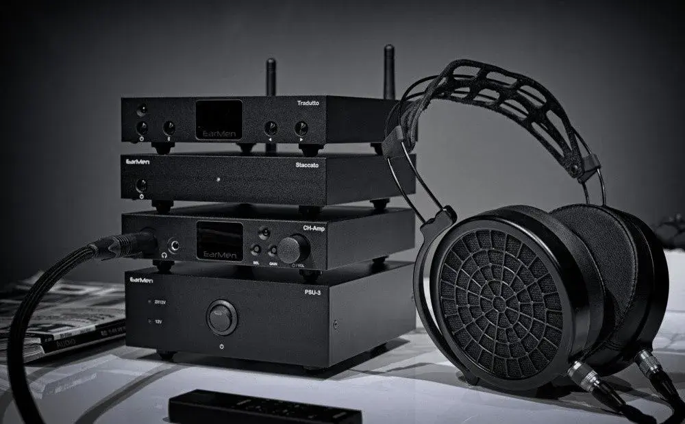Kompletní High-End Stack Auris Audio / EarMen (Tradutto, CH-