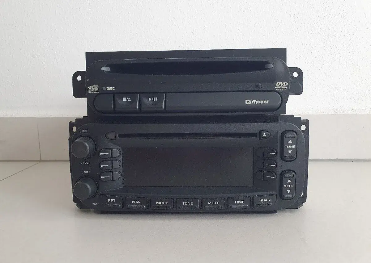 CHRYSLER VOYAGER RB3 CD P56038643AE BE6802 + DVD 05080687AA