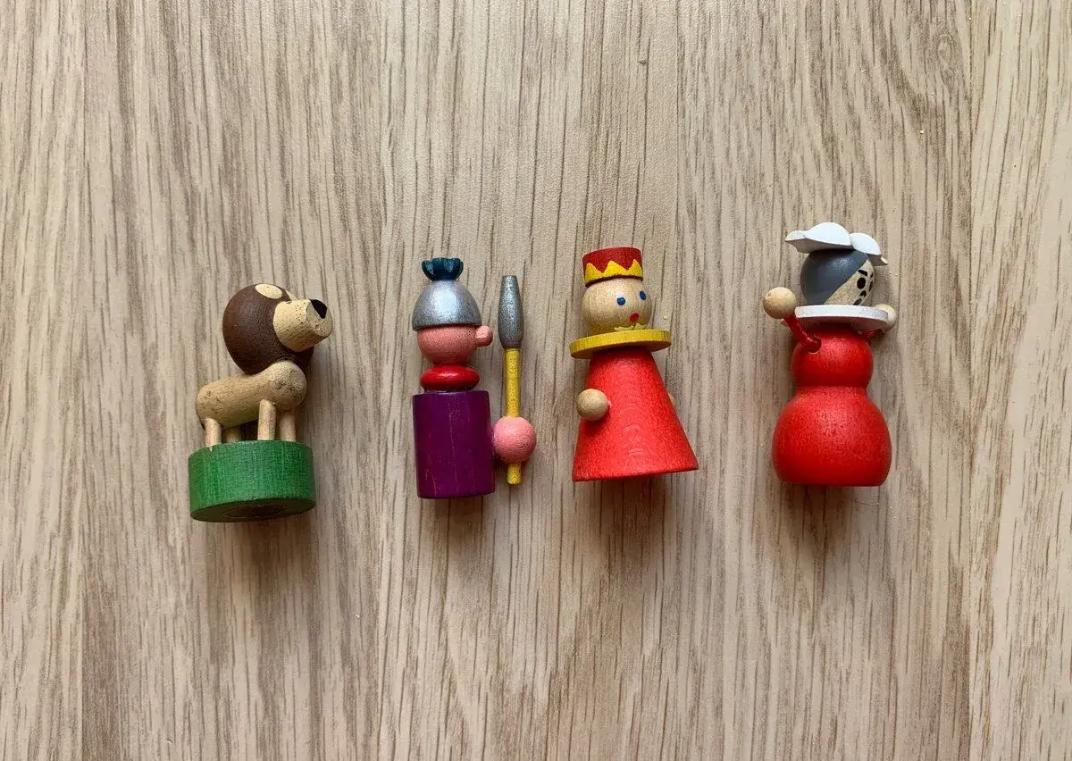Dřevěné figurky k magnetickému divadlu