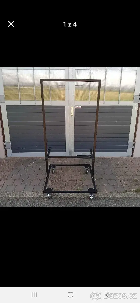 Stojan na motokary