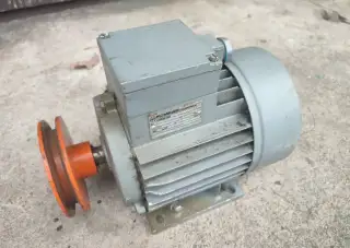 Elektromotor 250/370 W 945 / 1430 ot.