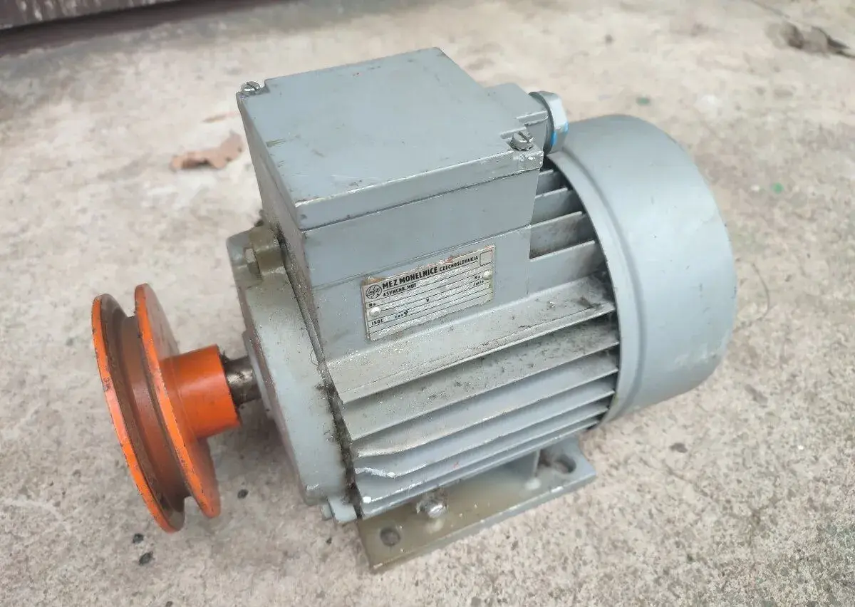 Elektromotor 250/370 W 945 / 1430 ot.