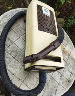 Retro vysavač plně funkční