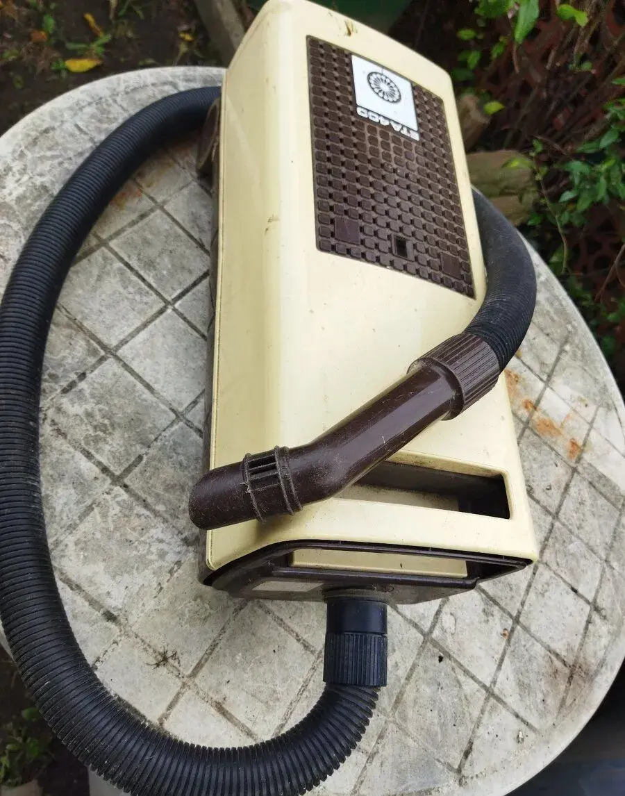 Retro vysavač plně funkční