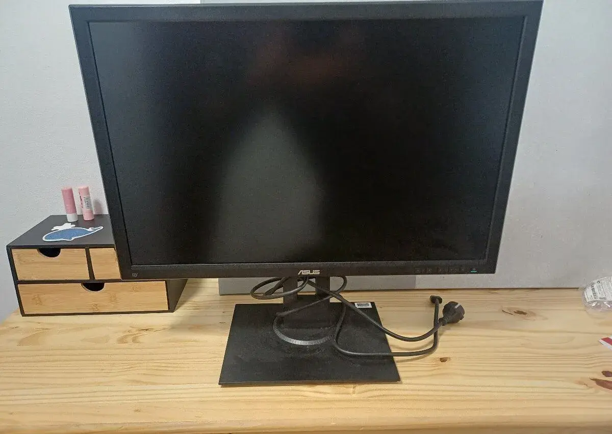 Monitor ASUS BE24AQLB + klávesnice Genius