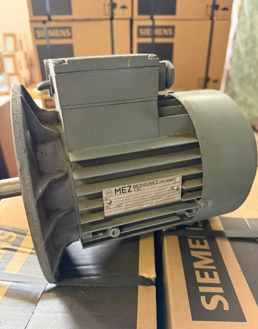 Jednofázový elektromotor MEZ 0,55kW, 1430 ot., přírubový