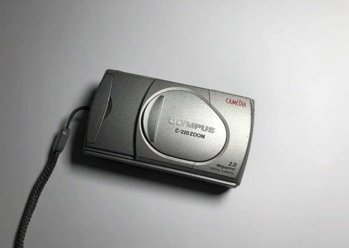 Olympus C-220 Zoom