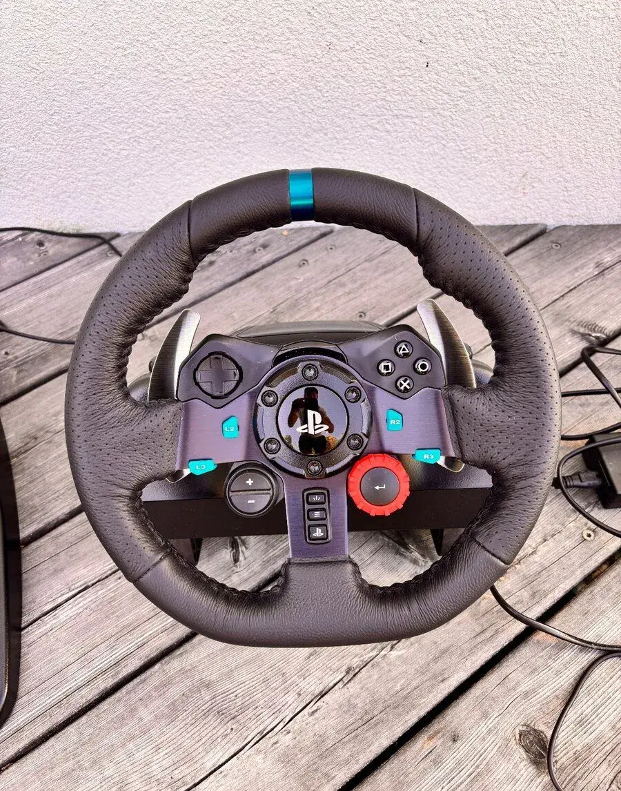 Logitech G29 Driving Force + pedály + řadicí páka – skoro no